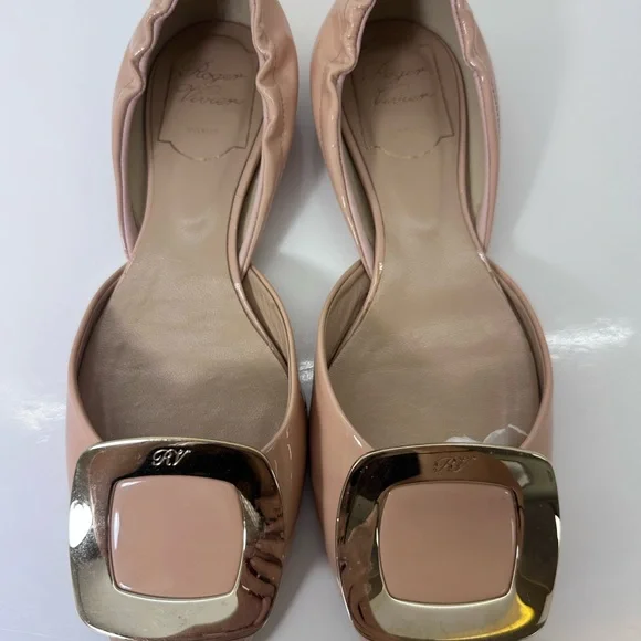 Roger Vivier Nude Flats with Gold Accent - Picture 6 of 8